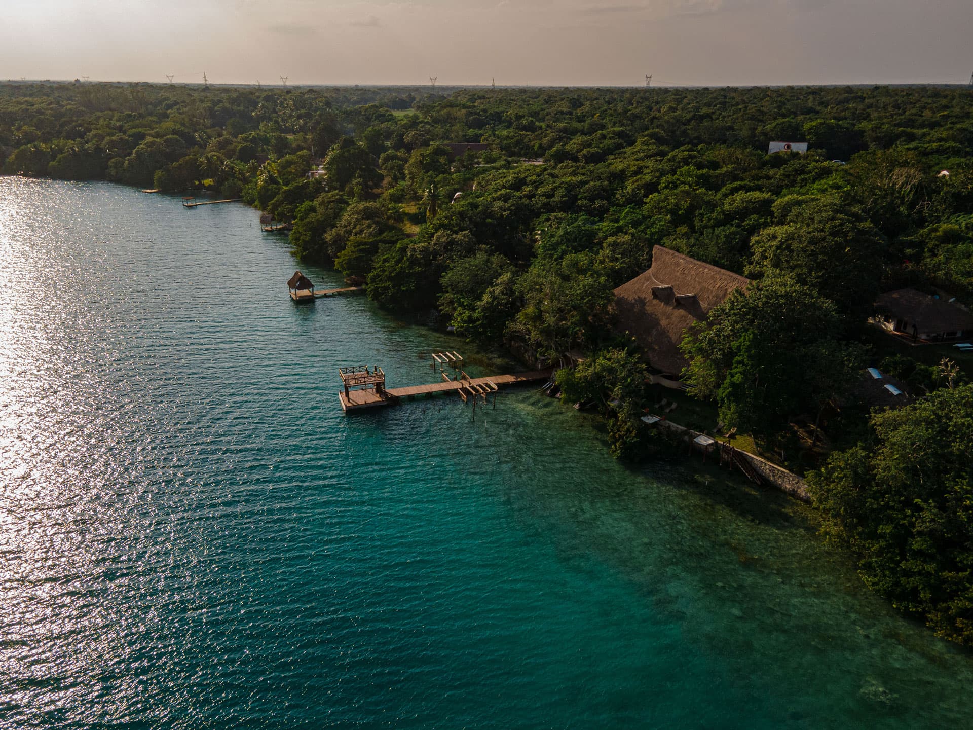 Descubre la magia de la Laguna de Bacalar: 5 lugares que no debes perderte